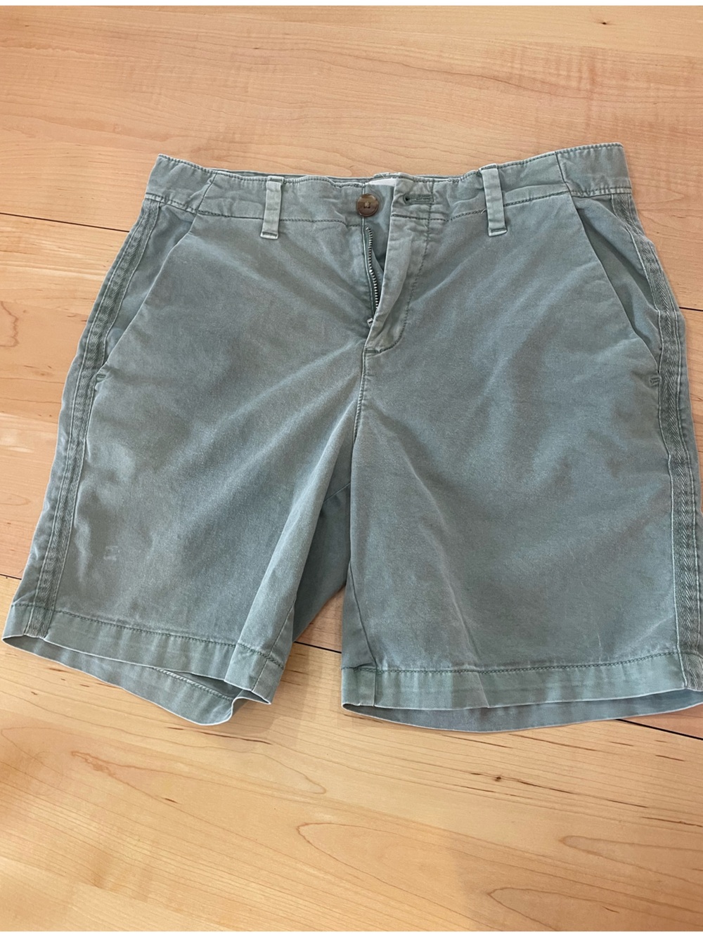 GAP women’s ‘ girlfriend chino shorts ‘  Sage color